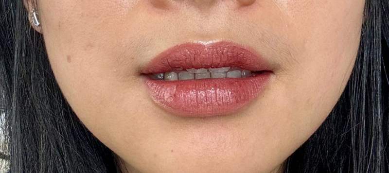 Close-up hasil pemakaian Implora Caffe Matte Lip Cream di bibir