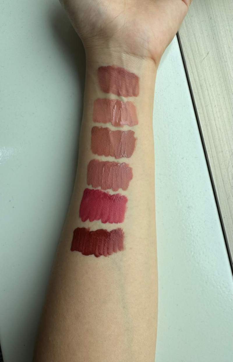 Tekstur Implora Caffe Matte Lip Cream saat di-swatch di tangan