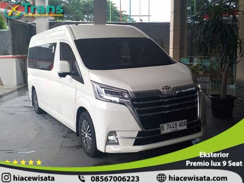 Sewa Hiace Premio 14 seat cocok untuk rombongan keluarga besar ke Jogja dan Malang.